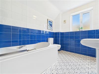 FAMILY BATHROOM